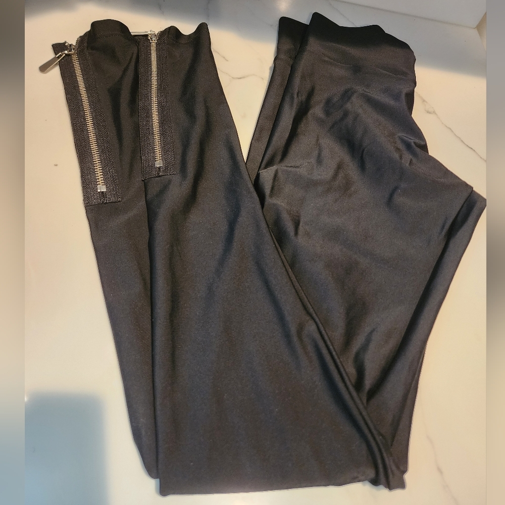 Rock & Republic Black Leggings with Zipper Detail
